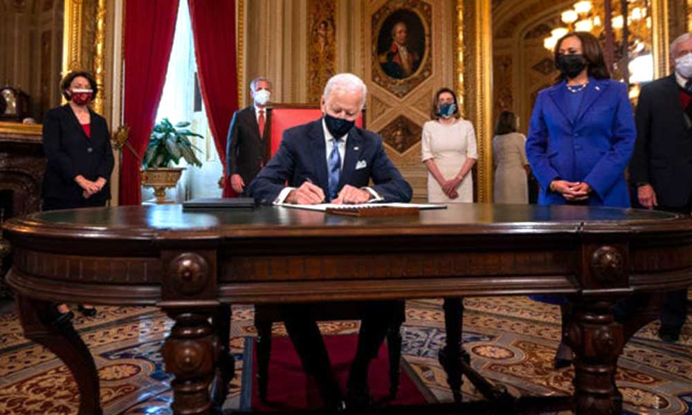 Biden firma sus primeros decretos: regresa al Acuerdo de París y a la OMS