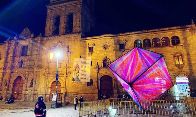 Cuatro ciudades de Bolivia presentaron una invasión de hilos y cubos Cuatro ciudades de Bolivia presentaron una invasión de hilos y cubos