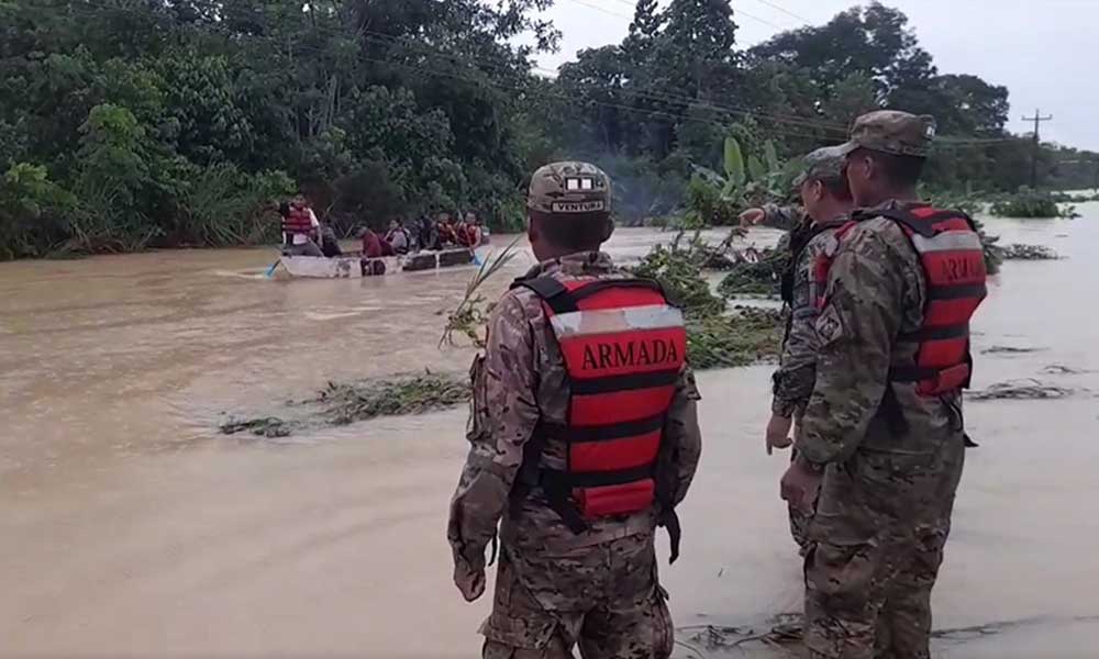 Armada Boliviana rescató a decenas de familias en Puerto Villarroel por el desborde de ríos