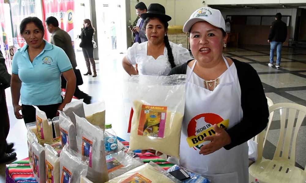 Más de 85 artesanos y microempresarios ofertan productos nacionales en la FexpoMyPE Tarija