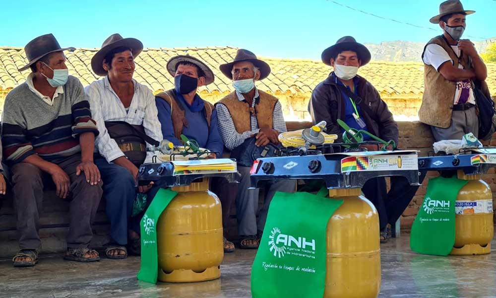 Comunidades de Cochabamba que fueron afectadas por granizadas se benefician con la entrega de “Kits Familia”