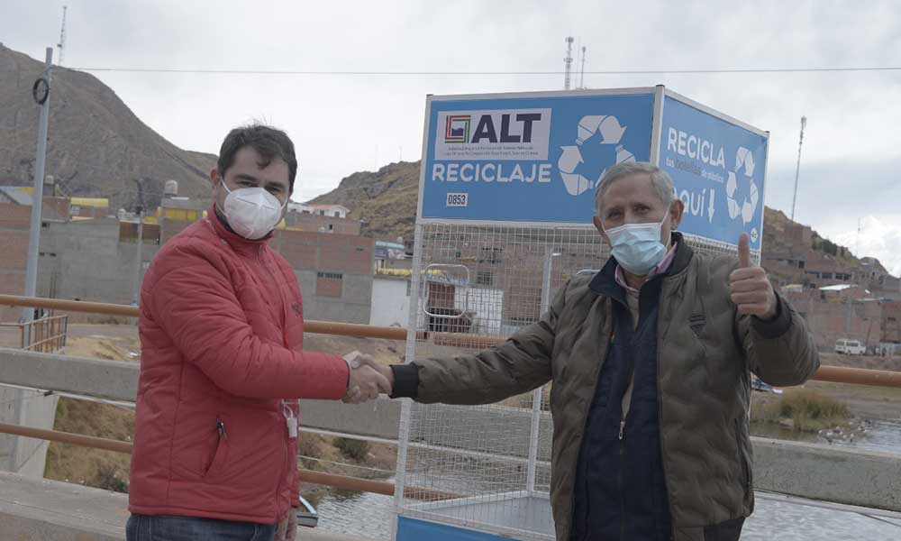 Fundación Coca-Cola Bolivia entrega contenedores a nueve municipios cercanos al Lago Titicaca