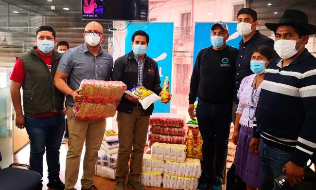 Entel entrega víveres al municipio de Presto que intenta aplacar incendio forestal Entel entrega víveres al municipio de Presto que intenta aplacar incendio forestal