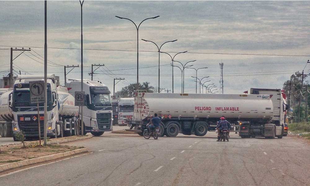 Paro cívico sectorial atenta contra el  abastecimiento de combustibles en el país