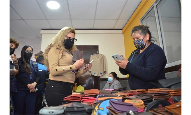 Más de 60 productores locales participaron de la feria “Consume lo Nuestro” en la Aduana Nacional Más de 60 productores locales participaron de la feria “Consume lo Nuestro” en la Aduana Nacional