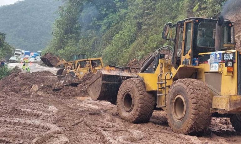 ABC moviliza personal en cuatro carreteras que presentan problemas de tránsito por época de lluvias ABC moviliza personal en cuatro carreteras que presentan problemas de tránsito por época de lluvias