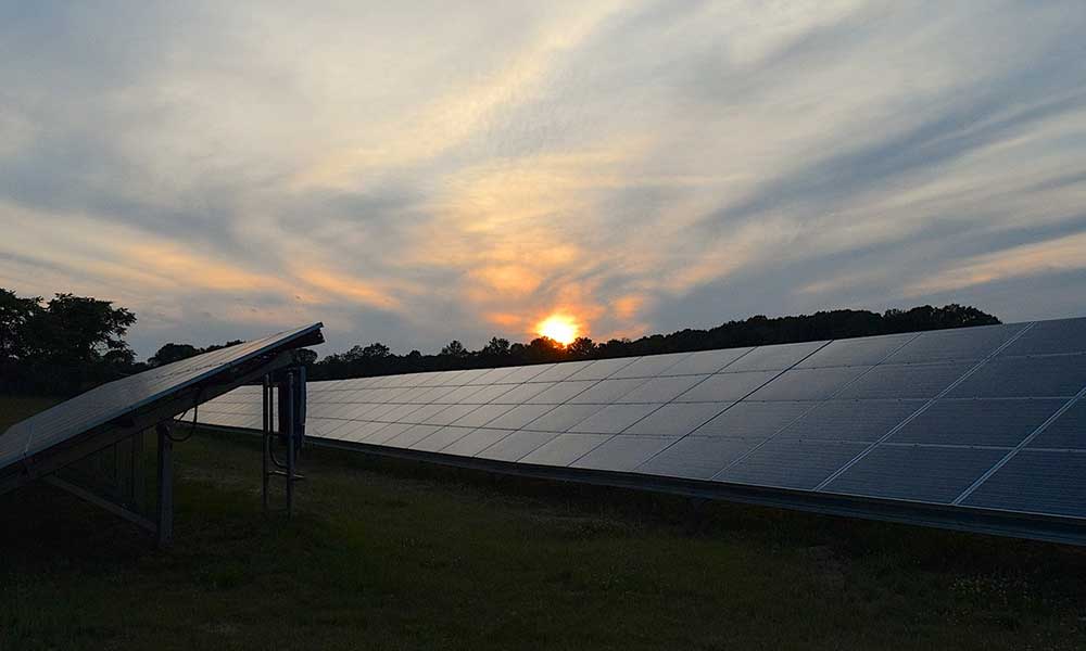 Estado y privados van por la energía renovable y limpia