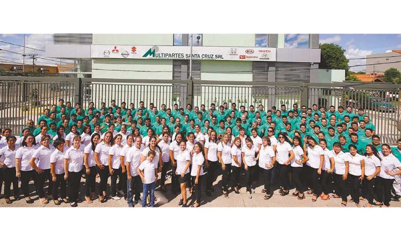 Más de 43 años trabajando en el sector de repuestos de la mano de talleres mecánicos y compañías de automóviles Más de 43 años trabajando en el sector de repuestos de la mano de talleres mecánicos y compañías de automóviles