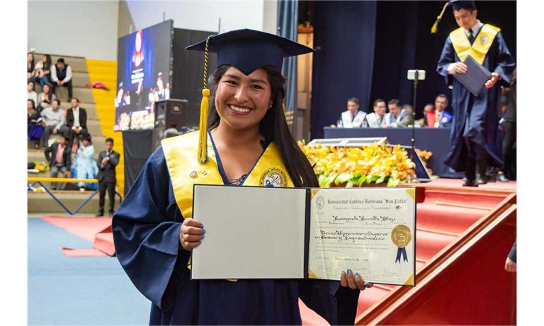 El BMSC promueve el ahorro para cumplir sueños de jóvenes bolivianos a través de becas universitarias El BMSC promueve el ahorro para cumplir sueños de jóvenes bolivianos a través de becas universitarias