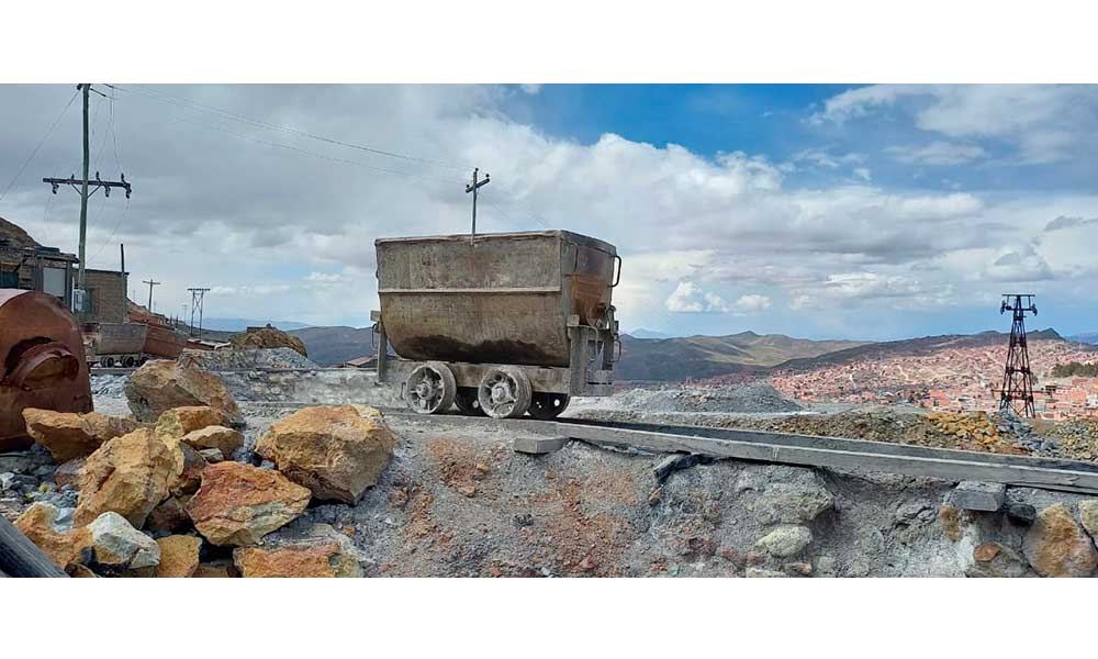 El Cerro Rico de Potosí cercado por las cooperativas