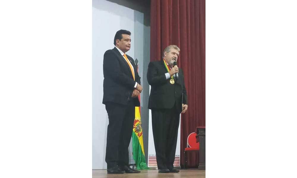 Decano de la UPSA recibió Medalla de Oro del Colegio de Arquitectos de Bolivia