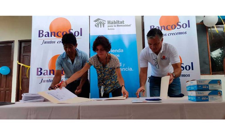 Los hogares de dos niños cruceños con cáncer fueron restaurados por BancoSol y Hábitat Para la Humanidad Los hogares de dos niños cruceños con cáncer fueron restaurados por BancoSol y Hábitat Para la Humanidad
