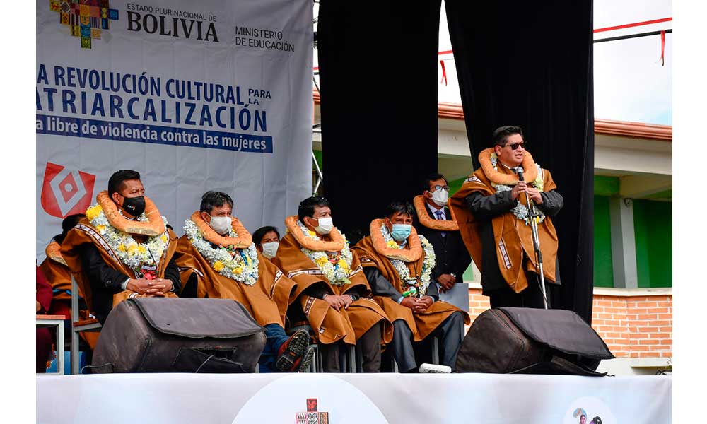 El Ministro de Economía inauguró el año escolar en la ciudad de El Alto