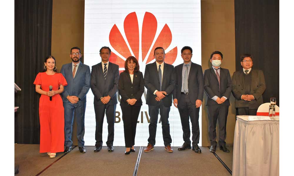 Huawei dona equipos  a cuatro universidades