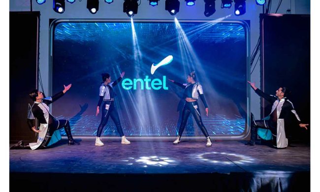 ENTEL recibe la distinción como “Mejor Presentación de Imagen Corporativa” en la FEICOBOL