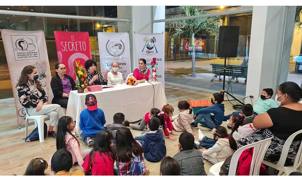 La Feria Internacional del Libro de Santa Cruz de la Sierra se desarrolla con éxito