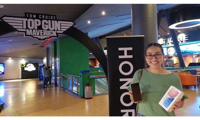 HONOR sorprende al público en el cine y regala un smartphone HONOR X8 HONOR sorprende al público en el cine y regala un smartphone HONOR X8
