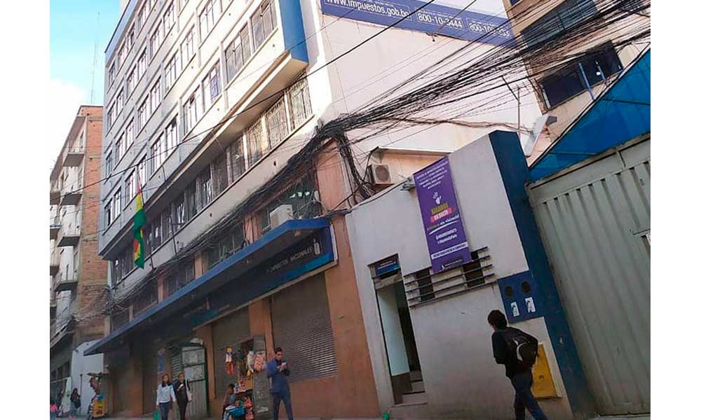 El SIN sanciona a centro médico por no emitir factura, en Cochabamba