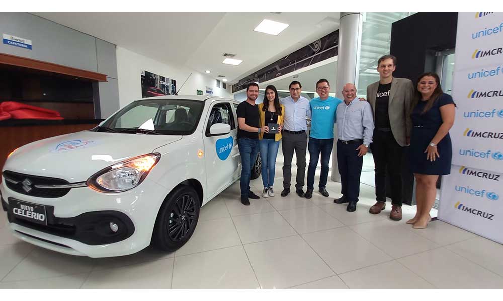 Imcruz y UNICEF entregan auto cero kilómetros a donante de la Teletón 2022