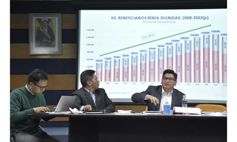 El Gobierno se mantiene abierto al diálogo con los mineros de Huanuni para garantizar el pago de bonos sociales El Gobierno se mantiene abierto al diálogo con los mineros de Huanuni para garantizar el pago de bonos sociales