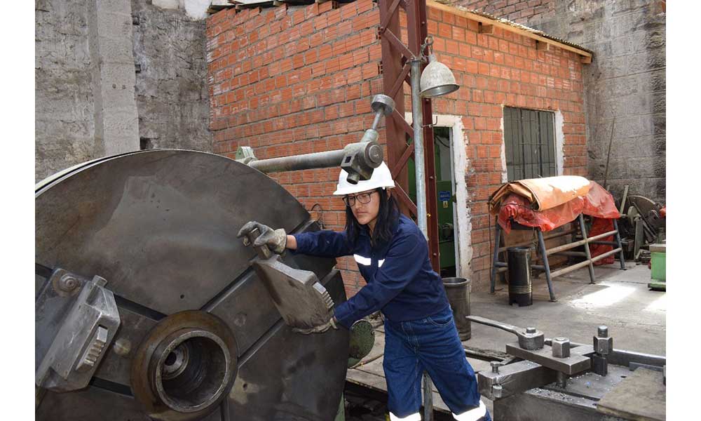 Ferroviaria Andina incorpora su  primera mujer en tornería