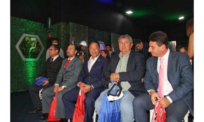 Presidente Arce inaugura stand de YPFB en la FEXPO TARIJA con un recorrido virtual por la PAU Presidente Arce inaugura stand de YPFB en la FEXPO TARIJA con un recorrido virtual por la PAU