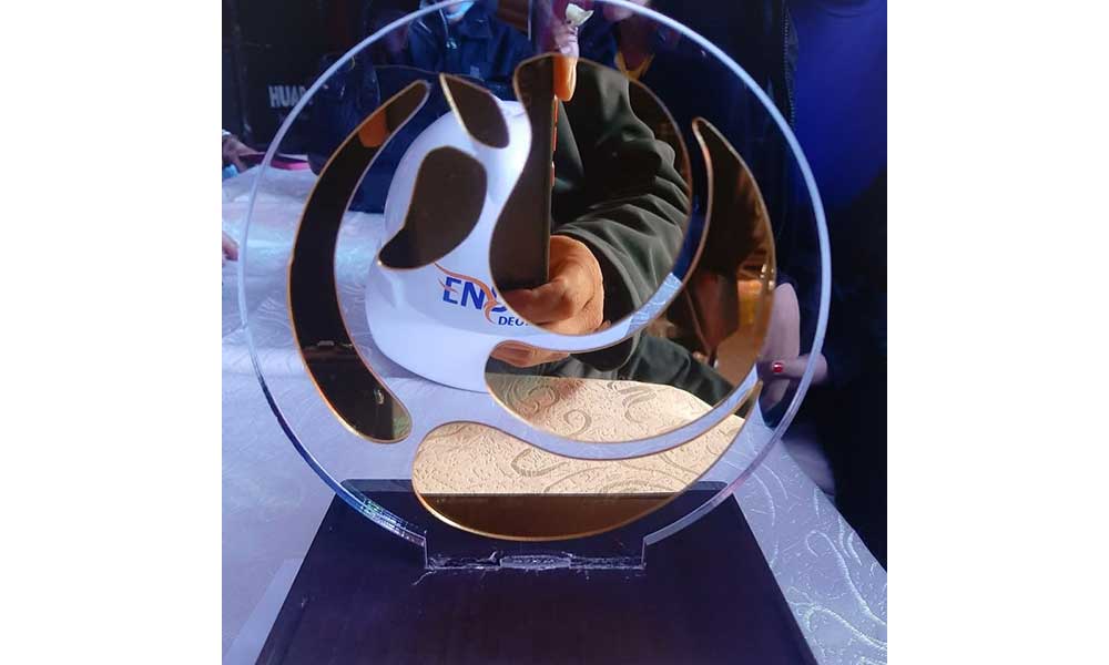 ENDE Corporación recibió dos galardones en las ferias más importantes del país, por presentar stands creativos e interactivos