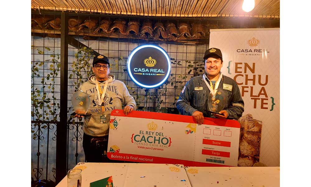Participantes del torneo “El Rey del Cacho” alistan los dados para la partida final en Tarija