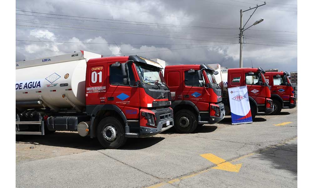 MHE, a través de YPFB y ENDE, apoya con cisternas y camiones a municipios afectados por sequías en La Paz