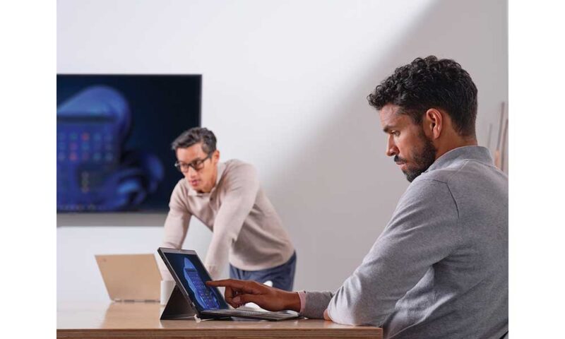 Microsoft y LinkedIn lanzan programa para ayudar a capacitar a 10 millones de personas a aprender las habilidades digitales necesarias para los empleos con mayor demanda en la economía global Microsoft y LinkedIn lanzan programa para ayudar a capacitar a 10 millones de personas a aprender las habilidades digitales necesarias para los empleos con mayor demanda en la economía global
