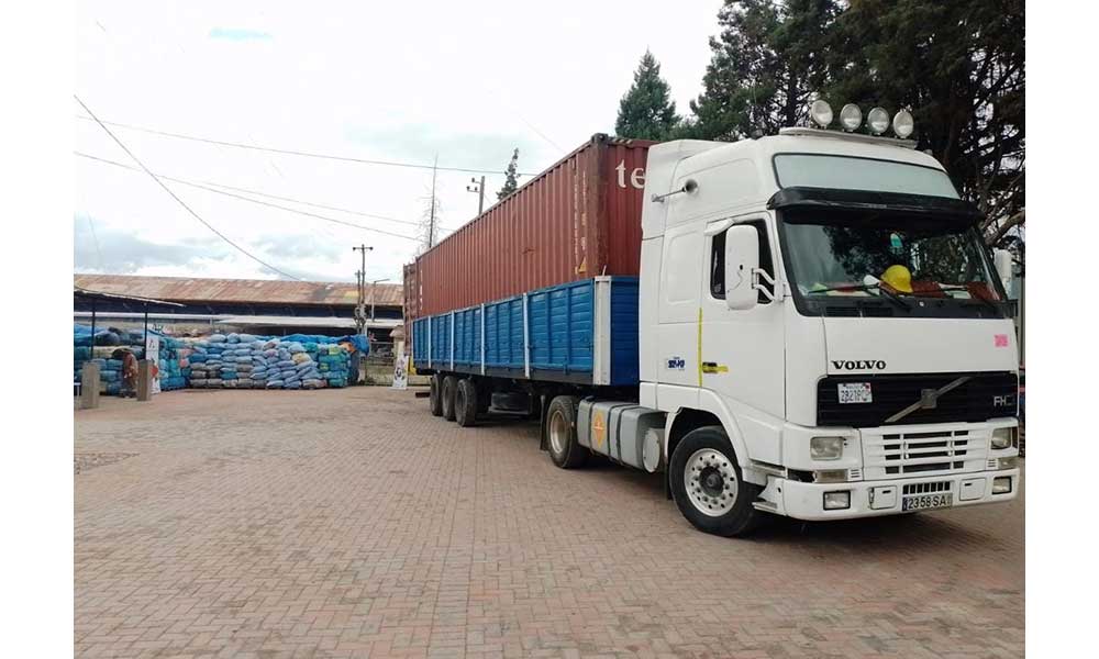 Cochabamba: Aduana comisa más de 20 toneladas de ropa usada que eran registradas como cartón