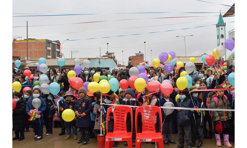Los Ministros de Economía y de Justicia inauguran la gestión del año escolar en la Unidad Educativa Cristal A y B de la ciudad de El Alto