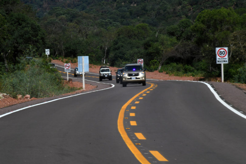 La construcción de la carretera El Espino – Charagua – Boyuibe impulsará el desarrollo económico y agropecuario de tres departamentos bolivianos La construcción de la carretera El Espino – Charagua – Boyuibe impulsará el desarrollo económico y agropecuario de tres departamentos bolivianos