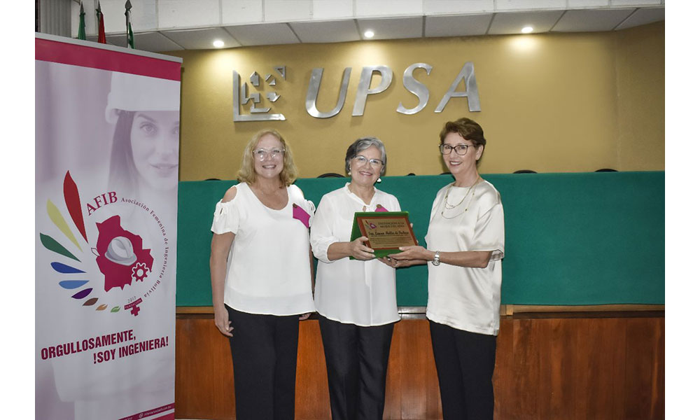 Rectora de la UPSA recibió distinción ‘Mujer del Año’