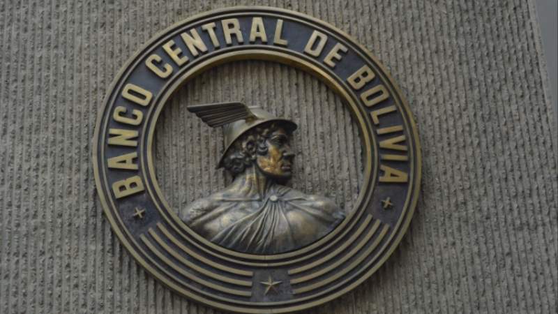 El BCB facilita el pago de giros y remesas en dólares sin costo para beneficiarios