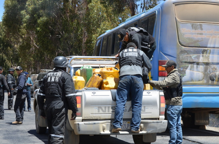 La ANH y FFAA secuestran más de 3.000 litros de carburantes en regiones fronterizas