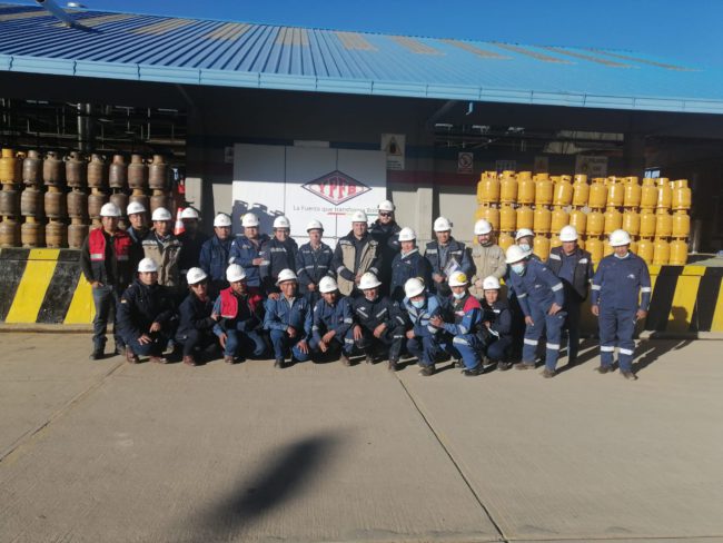 YPFB entrega 1.000 garrafas recalificadas a Oruro para precautelar la seguridad de los usuarios YPFB entrega 1.000 garrafas recalificadas a Oruro para precautelar la seguridad de los usuarios