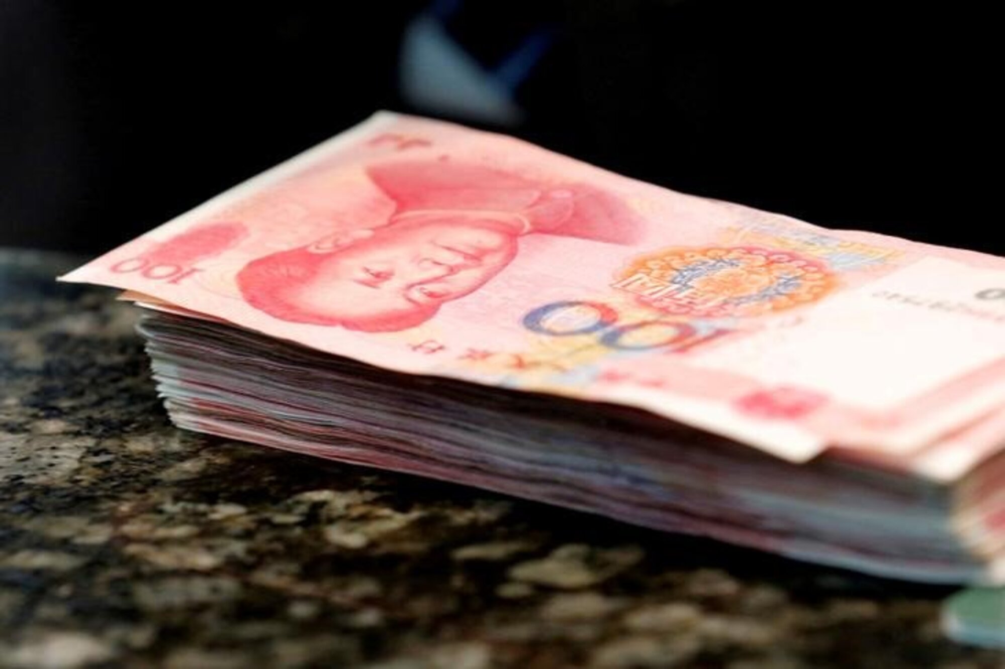 Ministro afirma que “vale la pena” y es “ventajoso” tener un banco de yuanes por el comercio con China