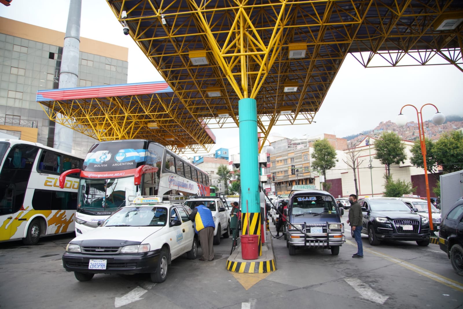 Despacho de combustible se incrementa y sube a 3.300 metros cúbicos para atender la demanda en La Paz
