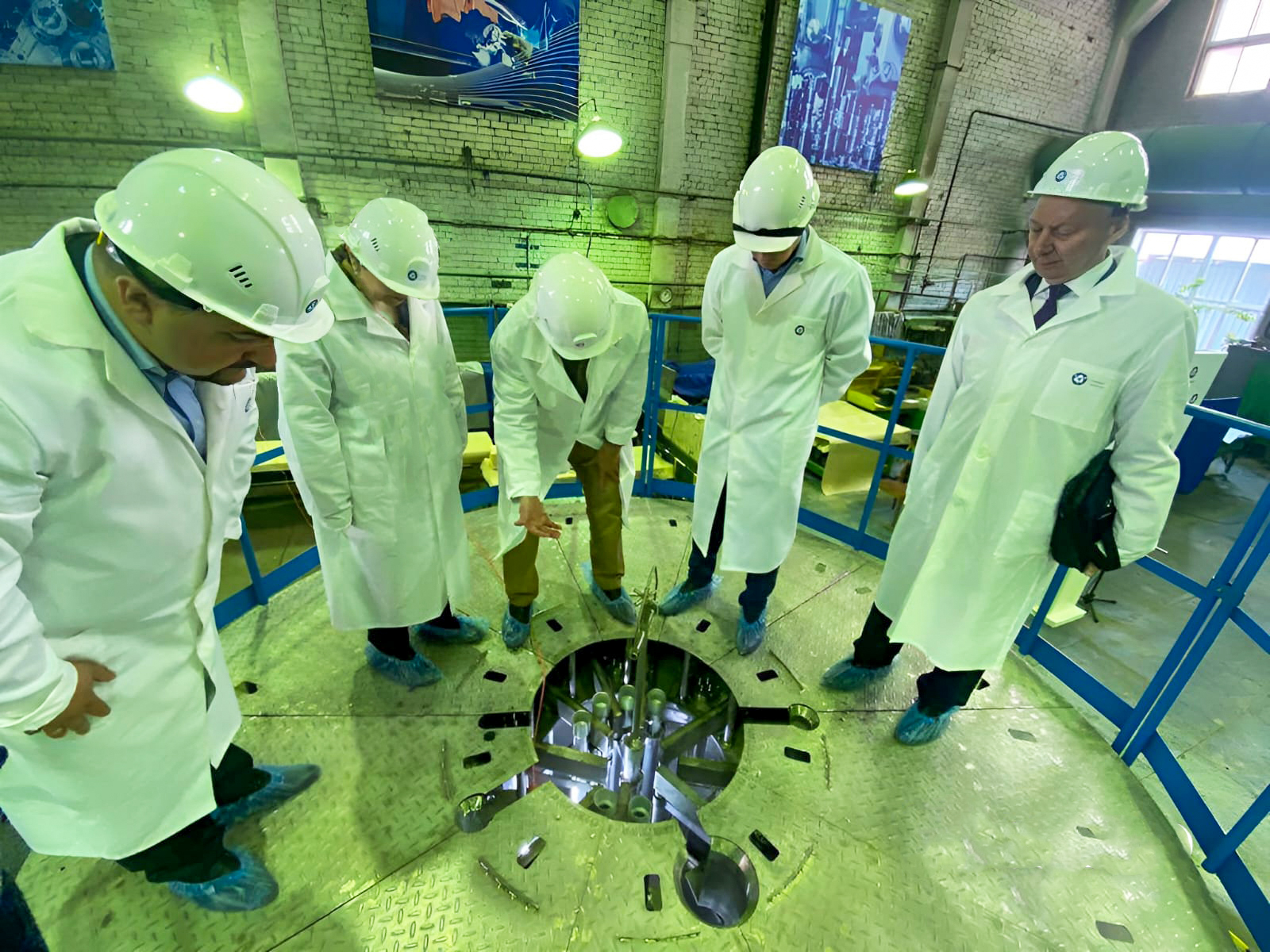 Llega a Bolivia desde Rusia la vasija y primer componente del Reactor Nuclear de Investigación