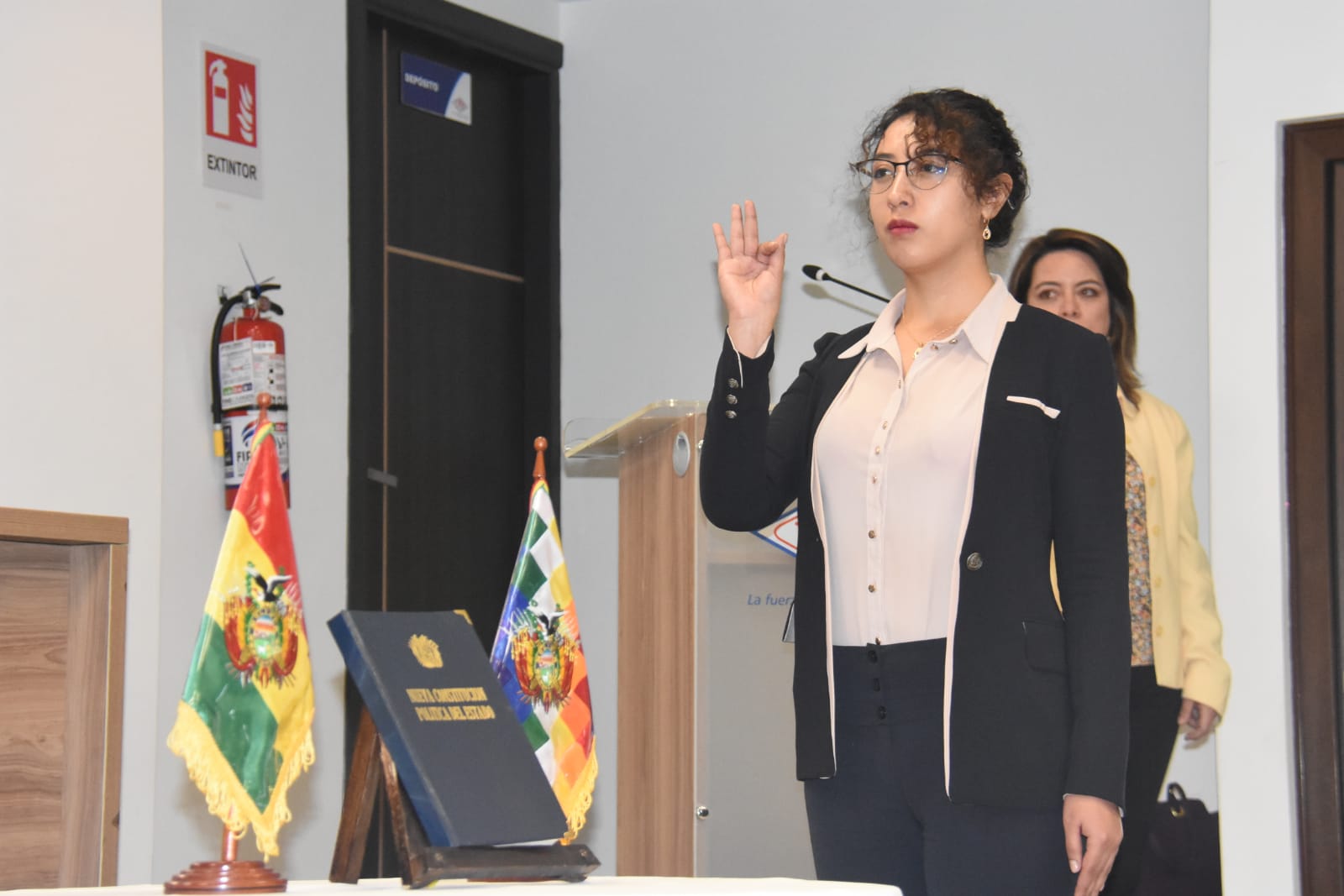 Posesionan a Karla Calderón Dávalos como nueva presidenta ejecutiva de YLB