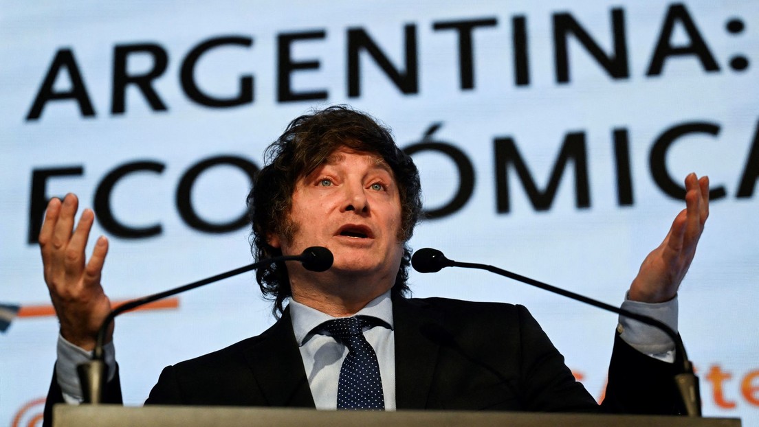 “No le alcanzaría a nadie”: la banca estatal argentina estima el salario mínimo con la dolarización