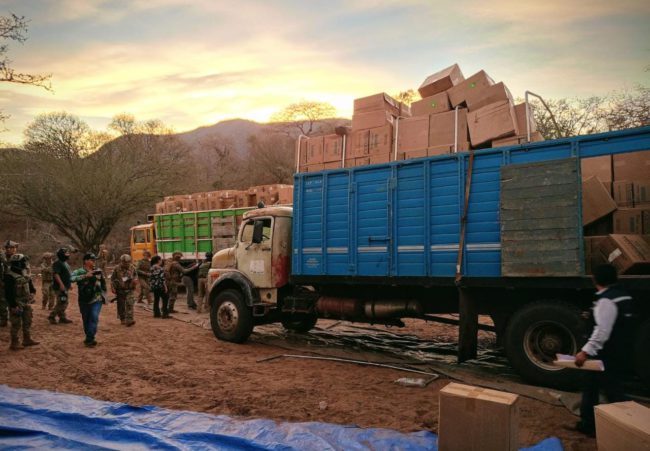 Incautan un millonario alijo de cigarrillos de contrabando en una finca del Chaco Incautan un millonario alijo de cigarrillos de contrabando en una finca del Chaco