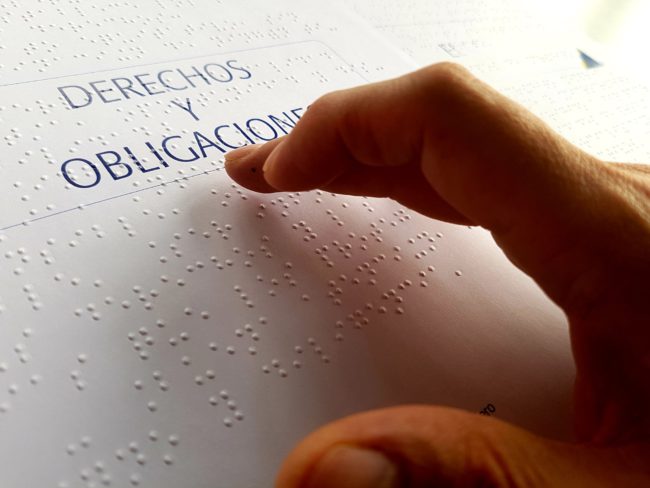 El BISA pone a disposición de personas ciegas contrato de apertura de cuenta en braille El BISA pone a disposición de personas ciegas contrato de apertura de cuenta en braille