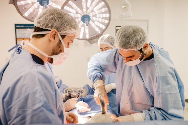 Descubre el alivio: cinco consejos clave para reducir el dolor postoperatorio Descubre el alivio: cinco consejos clave para reducir el dolor postoperatorio