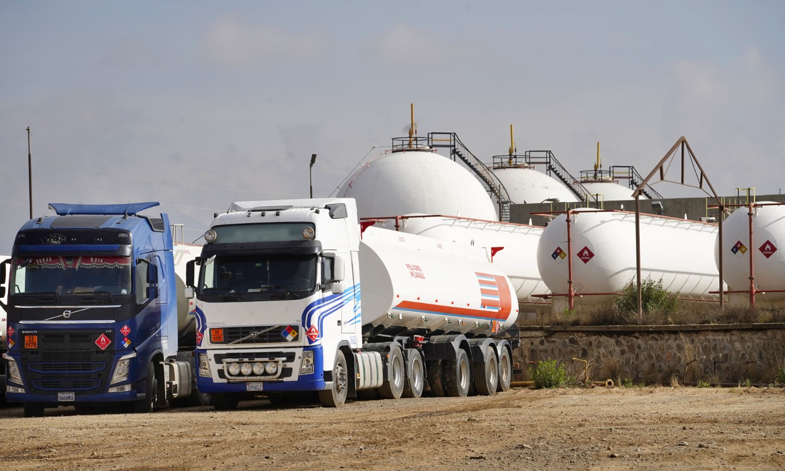 200 cisternas llegarán de Arica para asegurar provisión de diésel y gasolina en Bolivia