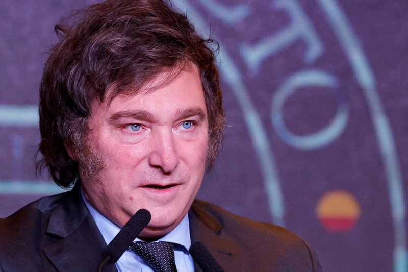El regreso del «neoliberalismo maquillado y con nuevo peinado»: Javier Milei emerge como presidente electo en Argentina El regreso del «neoliberalismo maquillado y con nuevo peinado»: Javier Milei emerge como presidente electo en Argentina