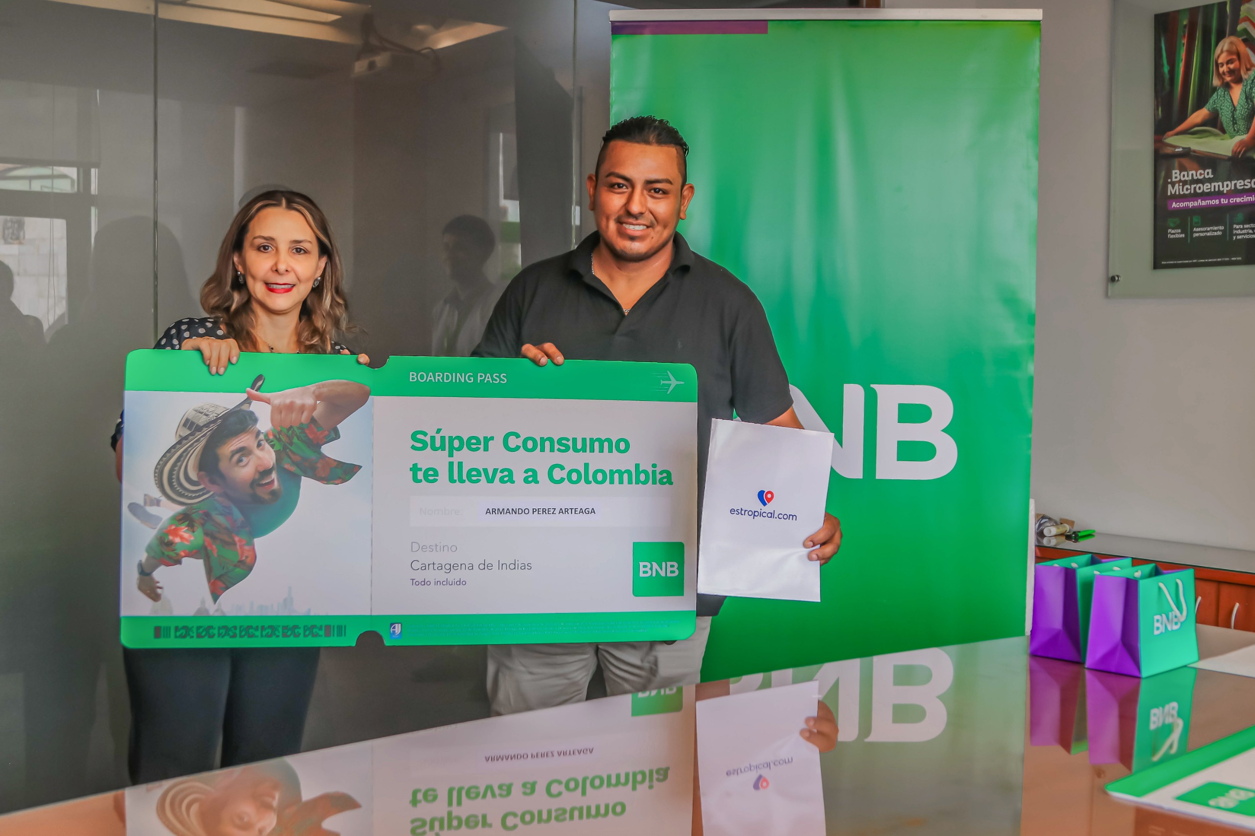 El BNB sorteó 4 paquetes dobles a Colombia entre sus clientes de Super Consumo