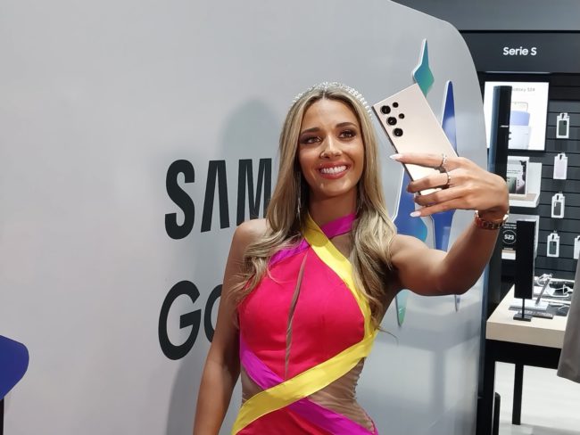 Samsung Galaxy S24 es el smartphone oficial de la reina del carnaval cruceño