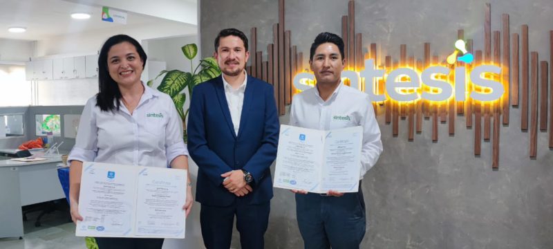 Síntesis obtiene certificación ISO 27001, fortaleciendo su compromiso con la Calidad y la Seguridad de la Información Síntesis obtiene certificación ISO 27001, fortaleciendo su compromiso con la Calidad y la Seguridad de la Información